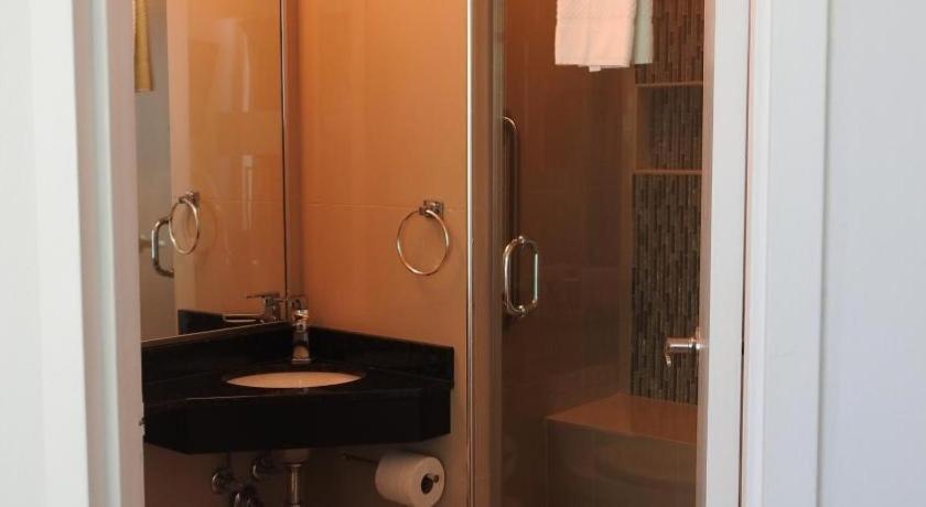 Tower At Fallsview Hotel 4*