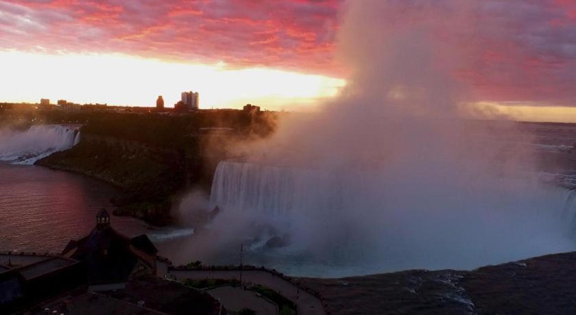Tower At Fallsview Hotel Niagara Falls