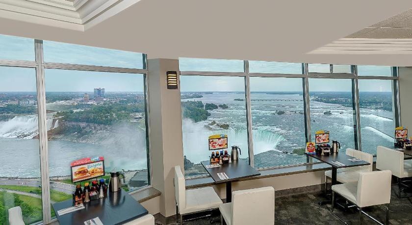 Hotel Tower At Fallsview 4*