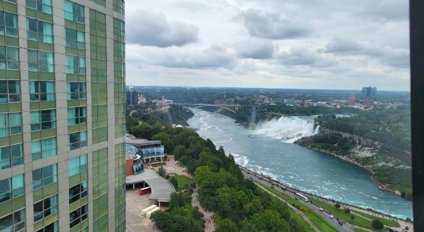 Tower At Fallsview Hotel 4*