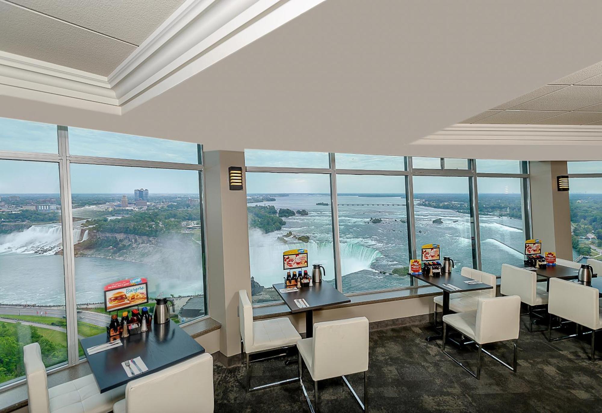 Hotel Tower At Fallsview 4*