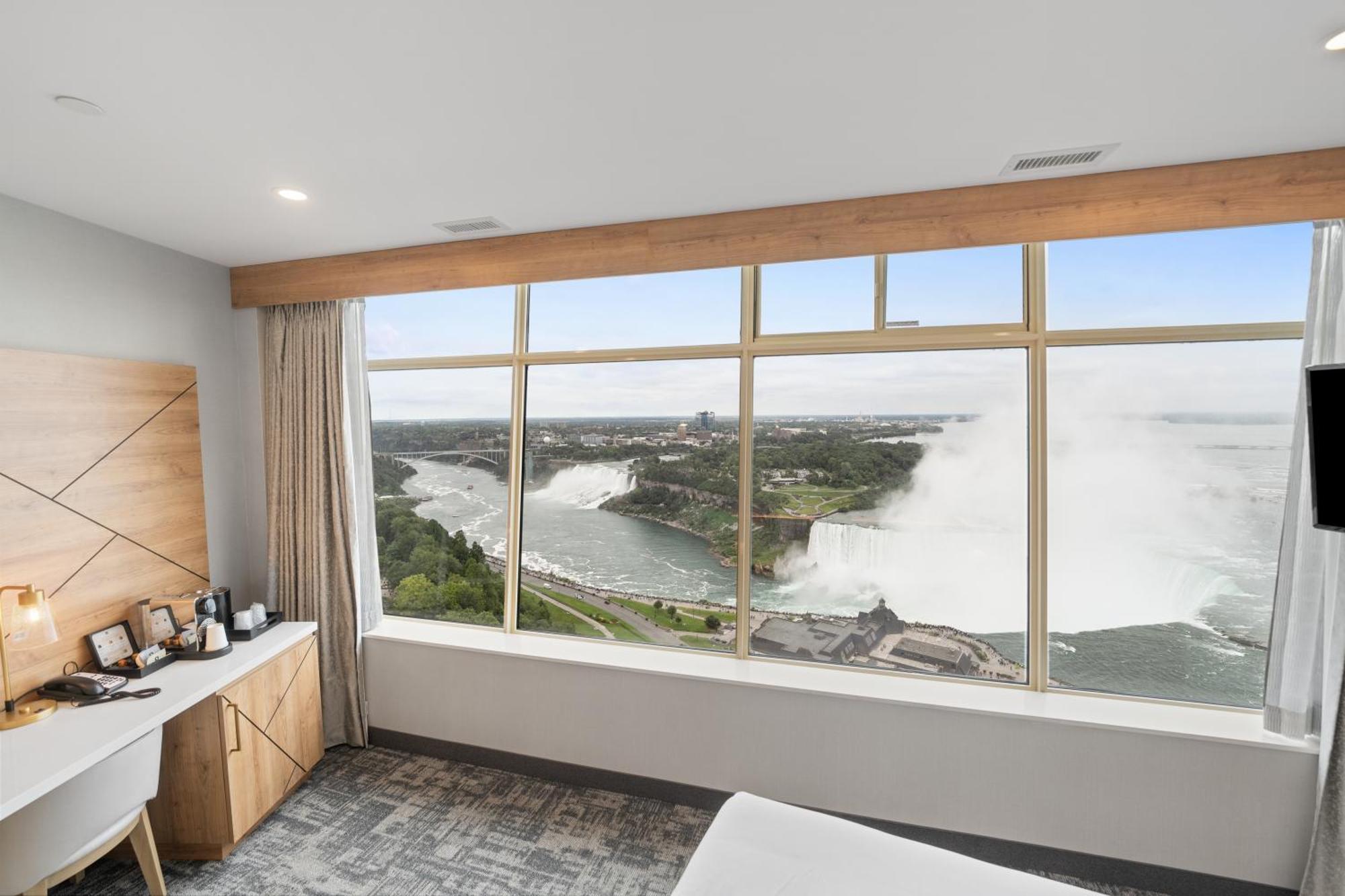 Hotel Tower At Fallsview 4*