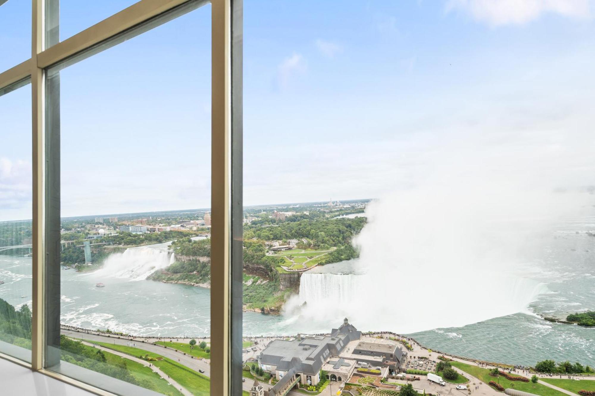 Hotel Tower At Fallsview 4*