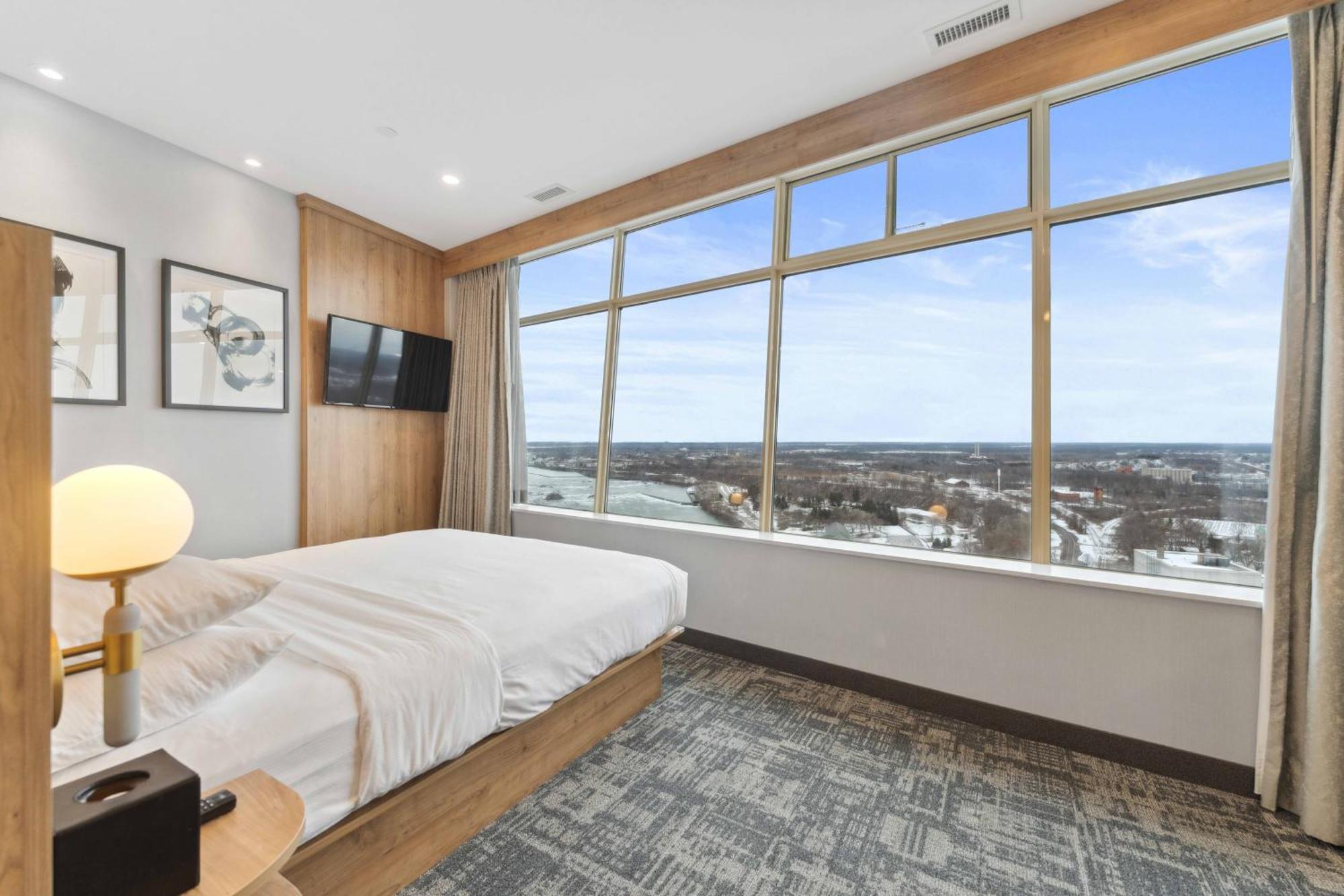 Tower At Fallsview 4*