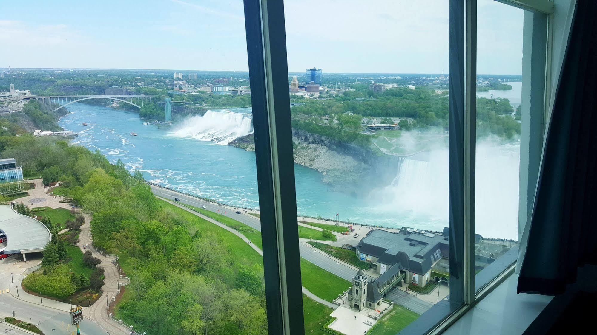 Tower At Fallsview Hotel 4*