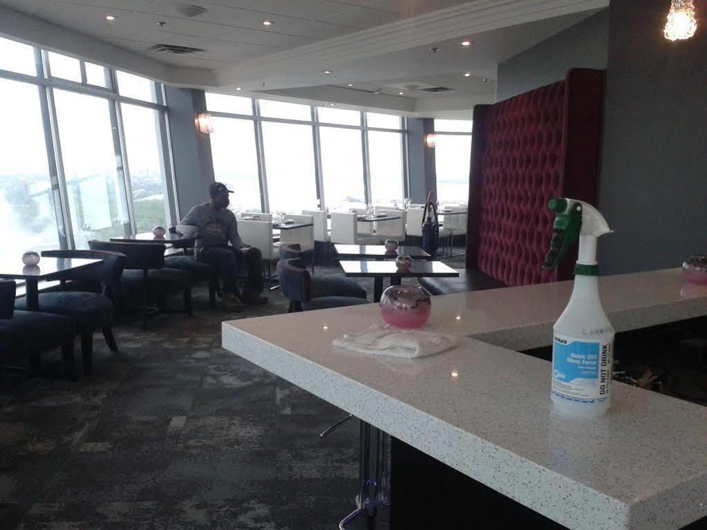 Tower At Fallsview 4*